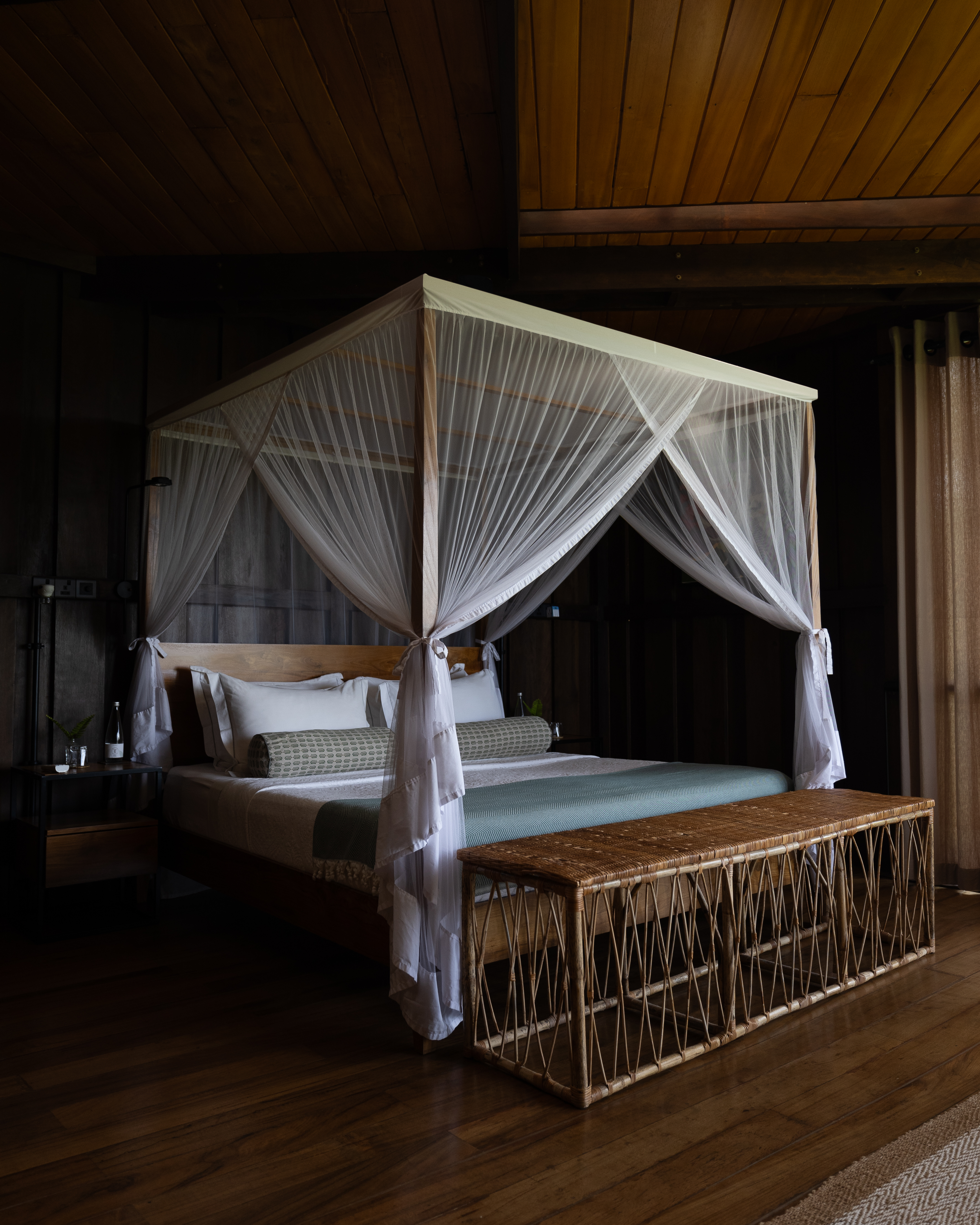 The king bed on Hora's upper floor
