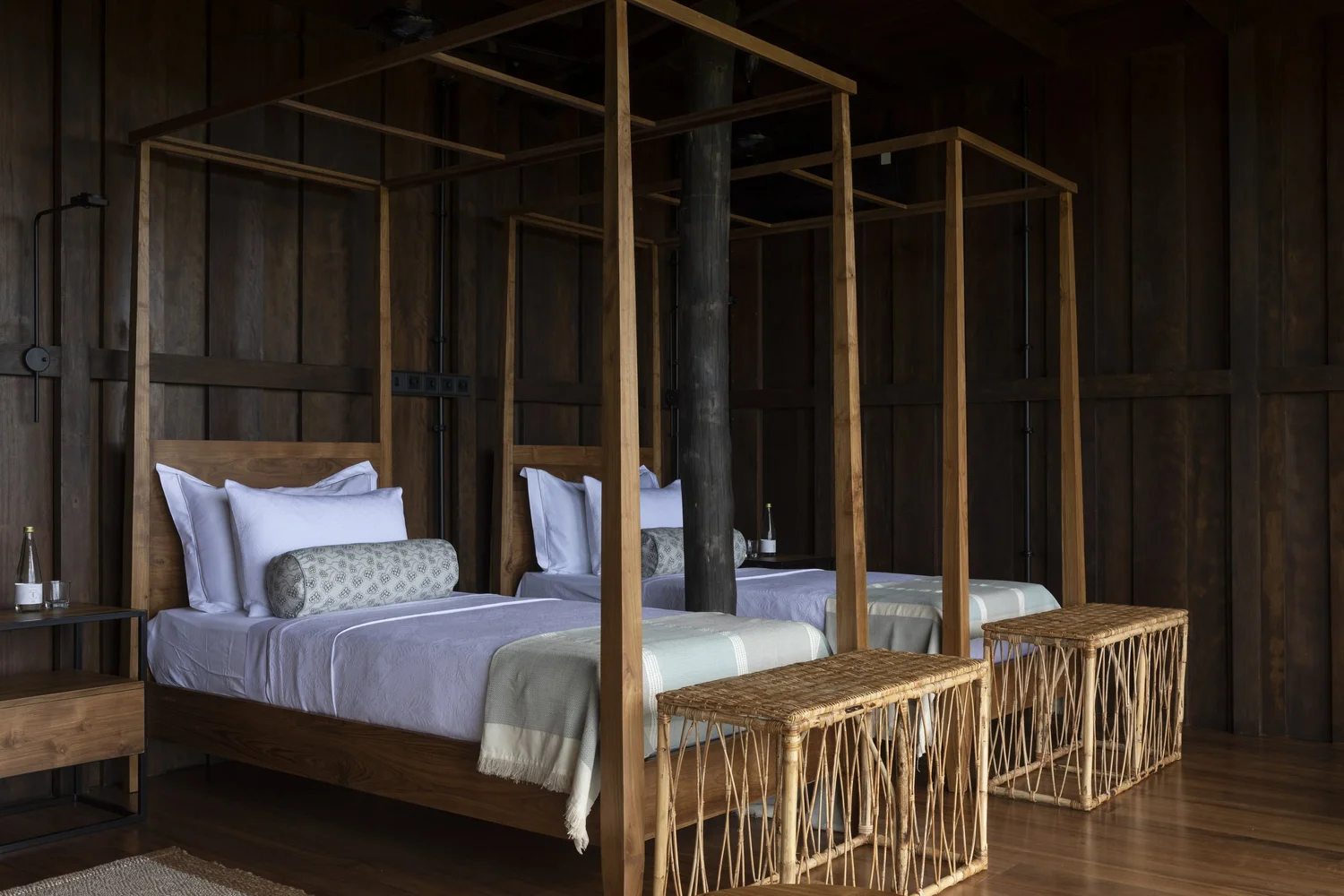 Twin four-poster beds in Teak